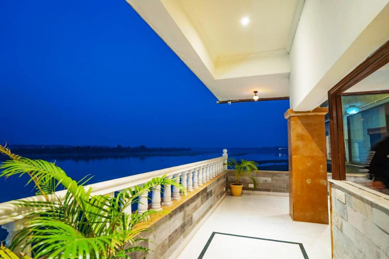 Treehouse Narmade A Riverfront Resort & Spa Narmadapuram Hoshangabad Exterior photo