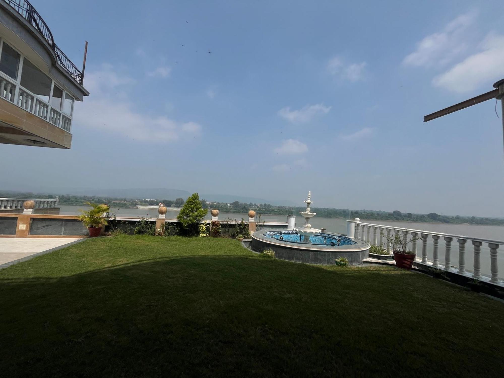 Treehouse Narmade A Riverfront Resort & Spa Narmadapuram Hoshangabad Exterior photo