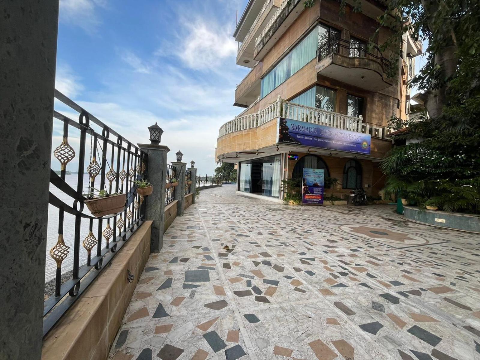 Treehouse Narmade A Riverfront Resort & Spa Narmadapuram Hoshangabad Exterior photo